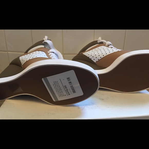 Shoes - Picture 3 of 4